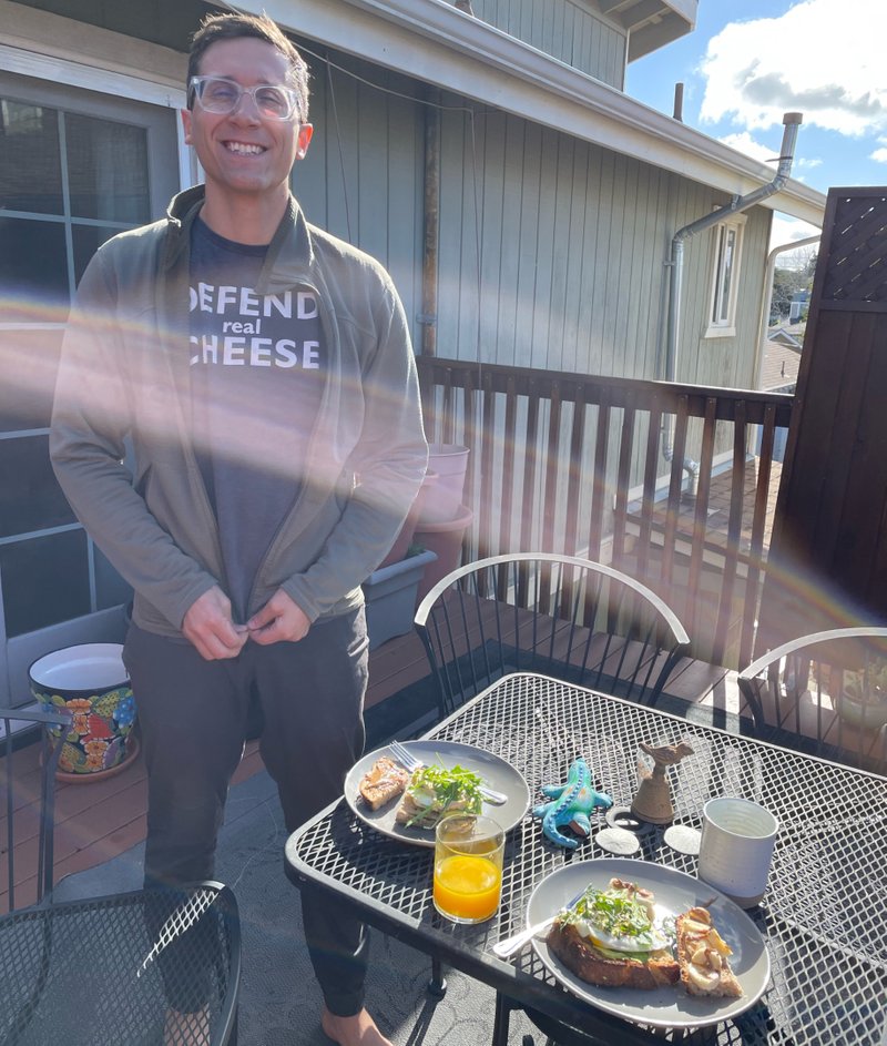 James showing off the delicious orange juice Ryan made for us and Sheila’s avocado toast. We ate on the porch even though it was a bit chilly 😅