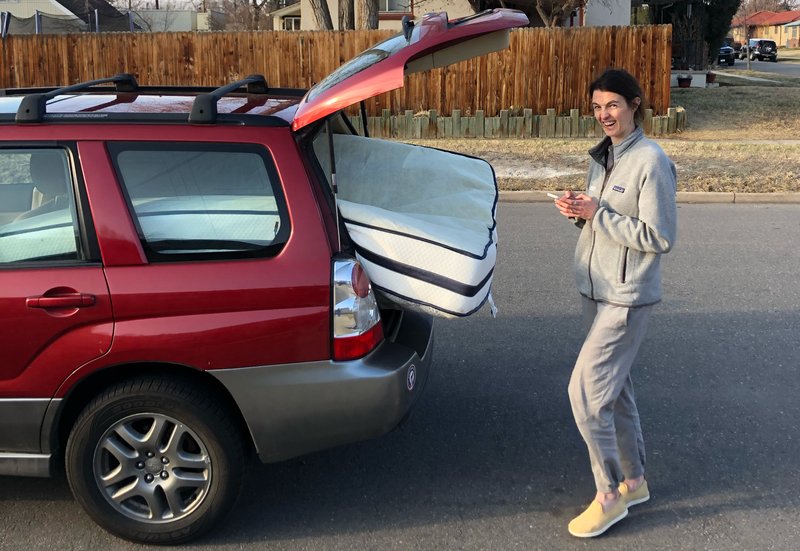 Packin’ a queen mattress into the Subaru. No truck needed when you have a hatchback & hope.