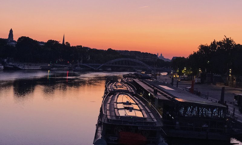 Pre-sunrise shot of Montmartre’s iconic Sacré-Cœur against the horizon