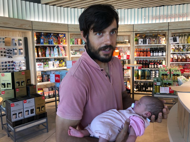 Quick driving break between Lucerne → Vignale. Mattia & baby Sofia in their (accidental) matching pink.