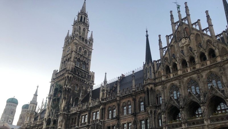 The Marienplatz by night!